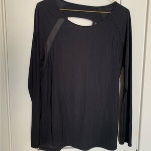 39. Size 8 LULULEMON Black Longsleeve Top With Mesh Detail